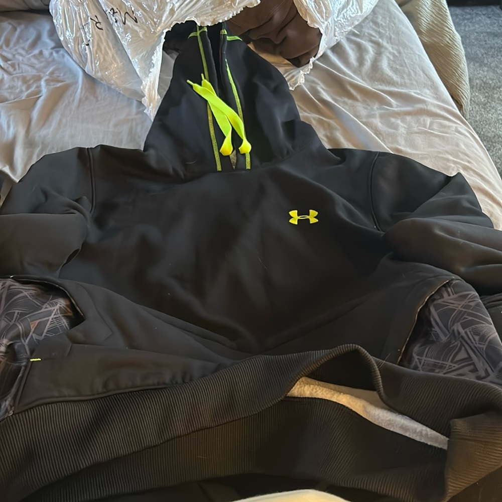 Under armour sweatshirt